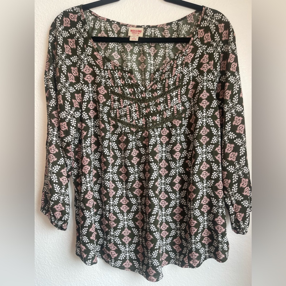 Mossimo Boho Printed 3/4-Sleeve Women's Top in Olive with Pink and White Pattern
